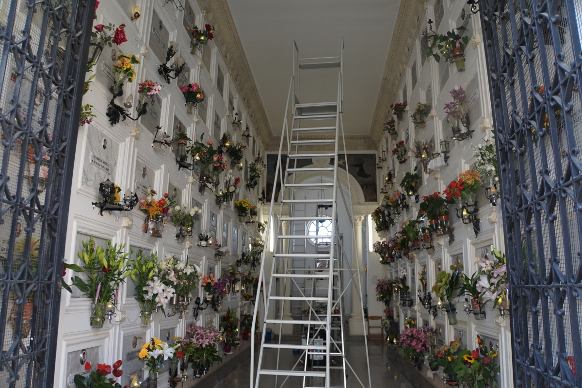 Large communal crypt           